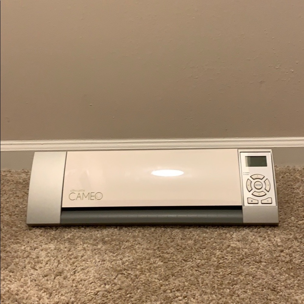 Circuit Silhouette Cameo with Sketch Pens